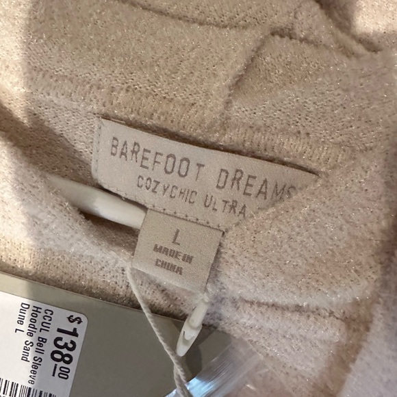 NWT 2piece BAREFOOT DREAMS SET, hoodie & jogger pant from the Malibu Collection. - Picture 7 of 8